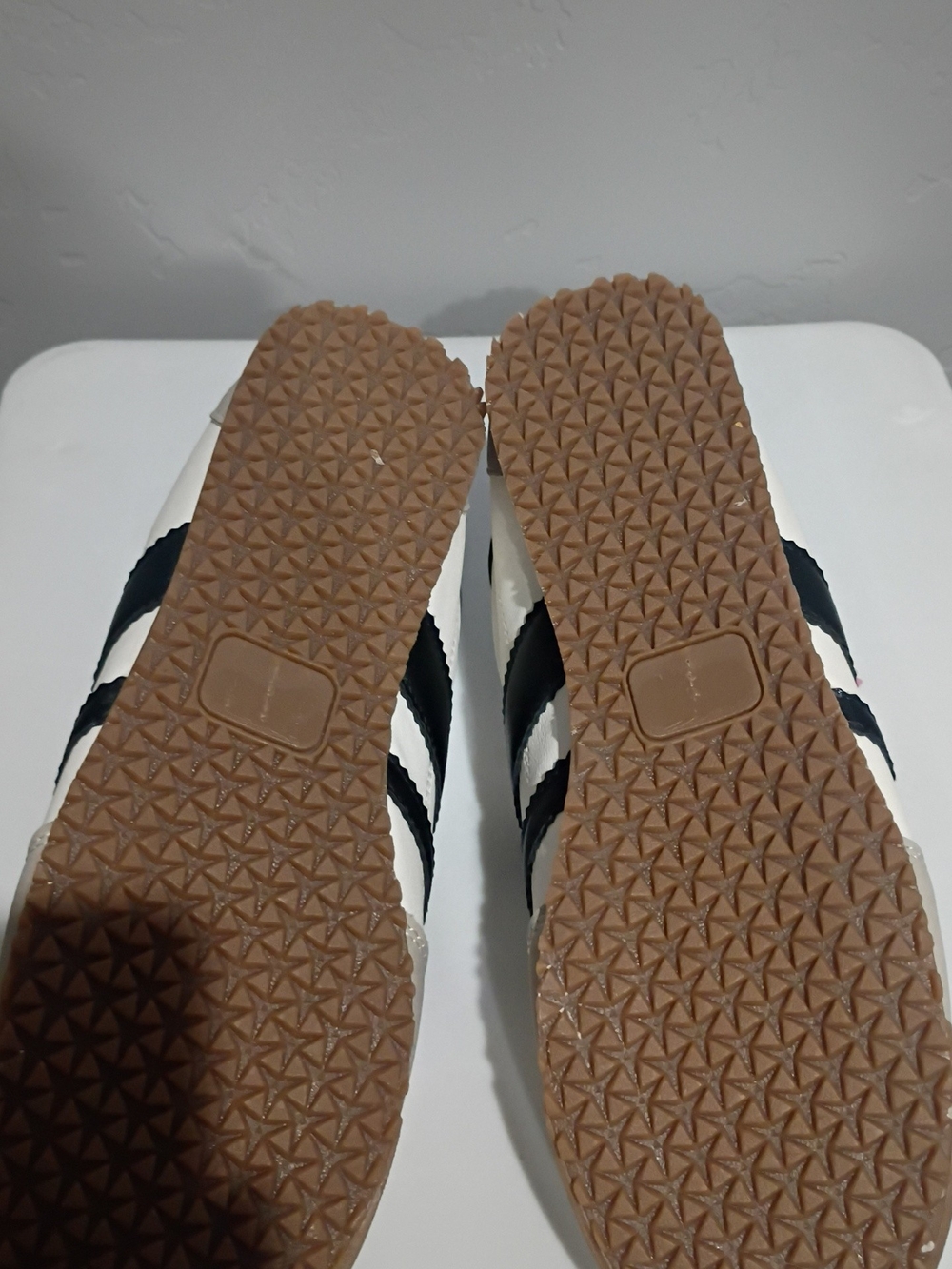 Dolce Vita White, Black & Beige Women's Sherpa-Lined Sneakers - Picture 5 of 8